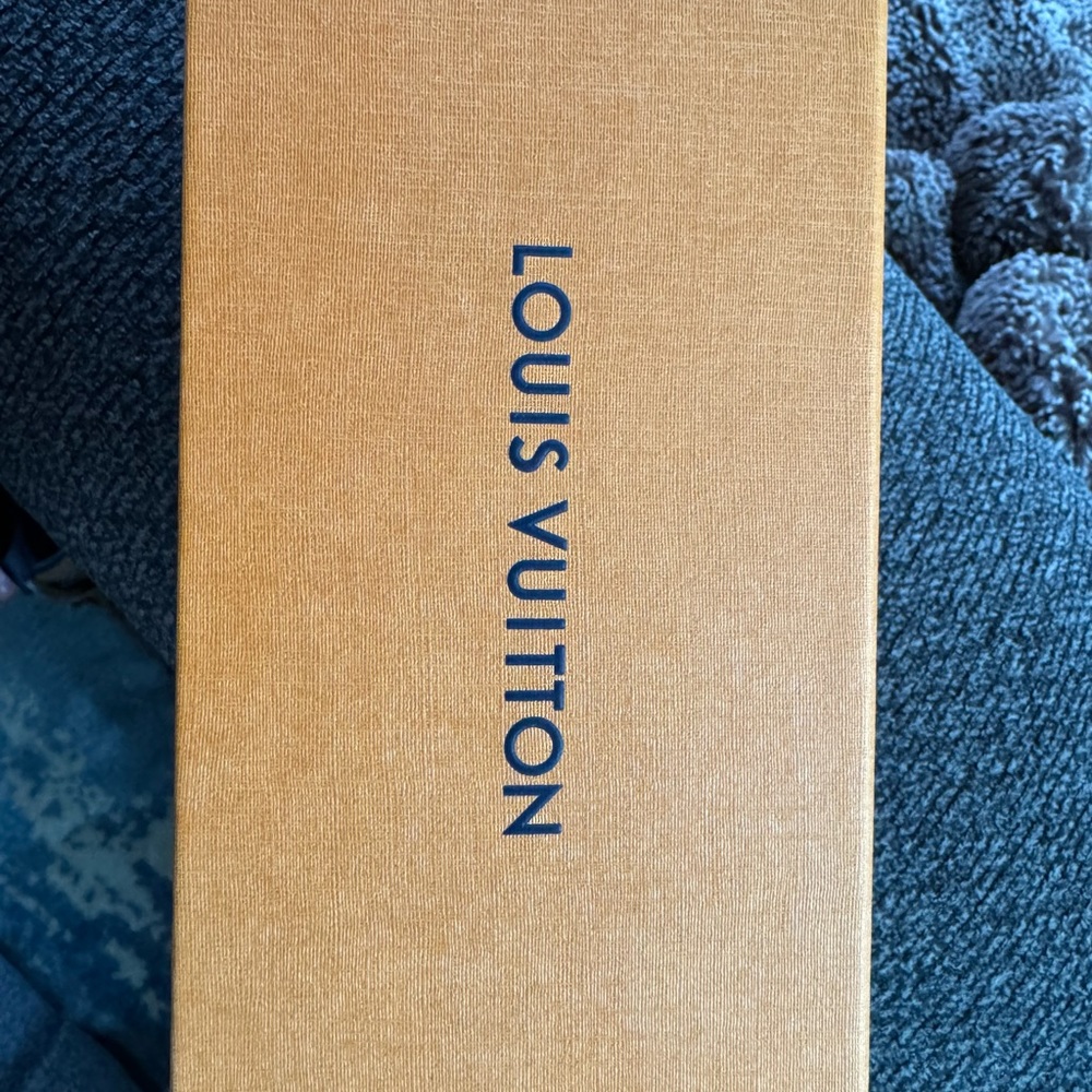 Louis Vuitton sunglasses - Picture 7 of 9